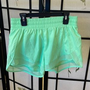 Athleta Mesh Racer Run Short 4” Lime Green